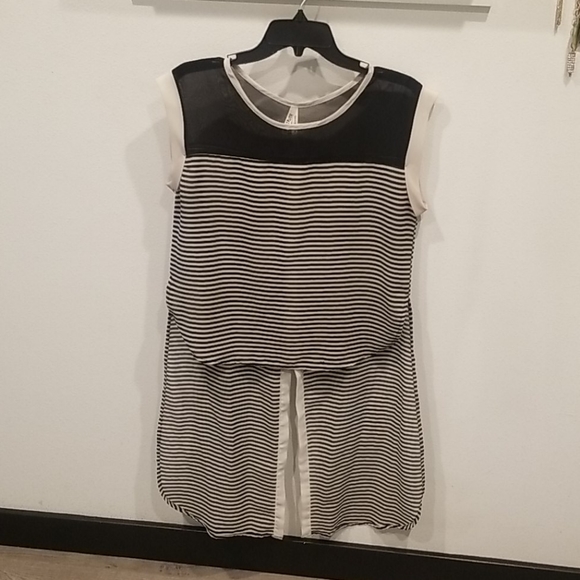 Top - Picture 2 of 3